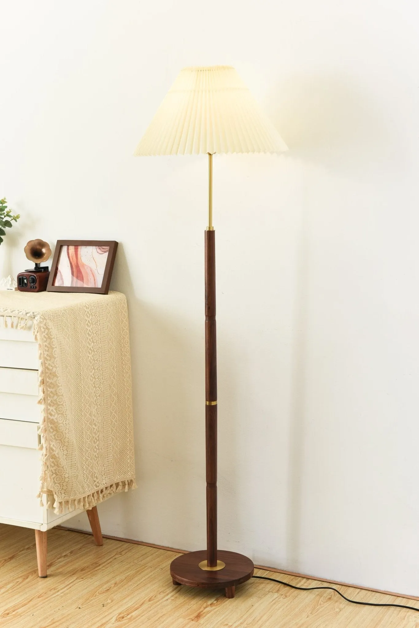 Axya Vintage Pleated Floor Lamp