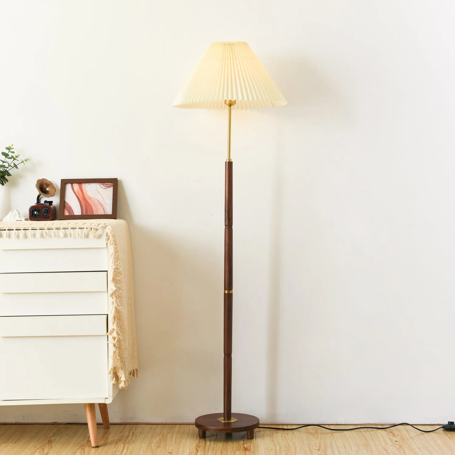 Axya Vintage Pleated Floor Lamp