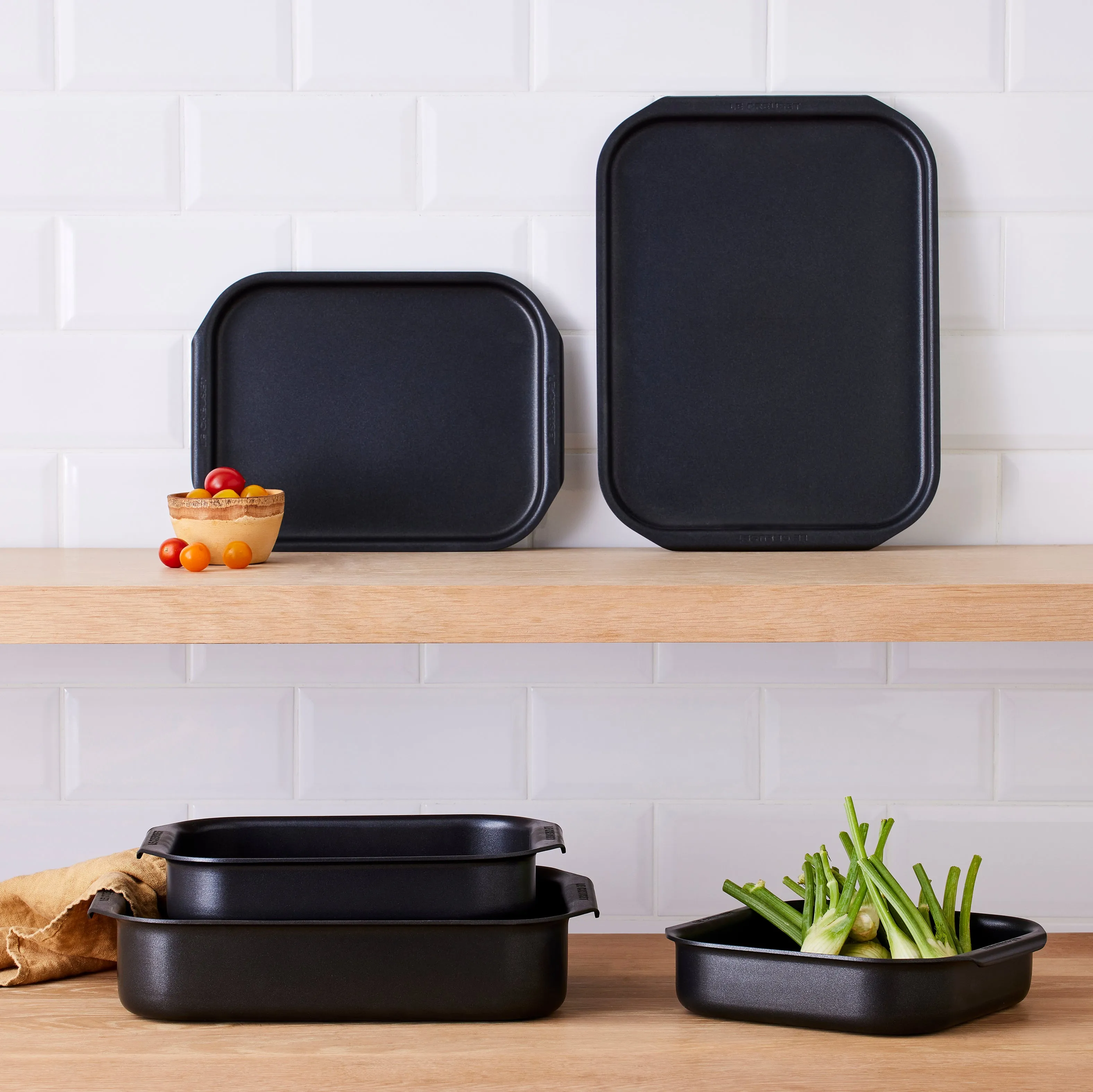 Le Creuset Ovenware Medium Tray 28cm