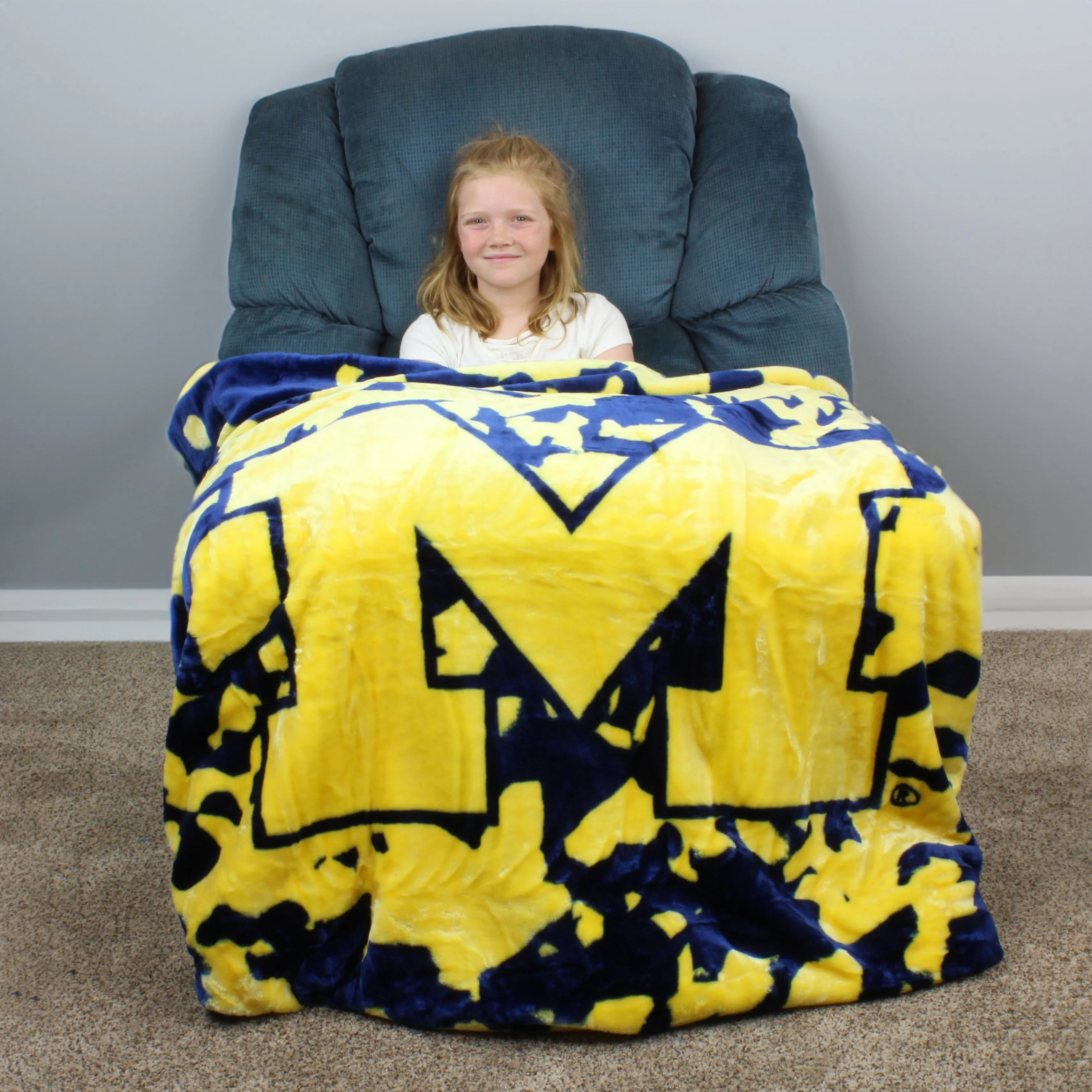 Michigan Wolverines Plush Throw Blanket, Bedspread, 86" x 63"