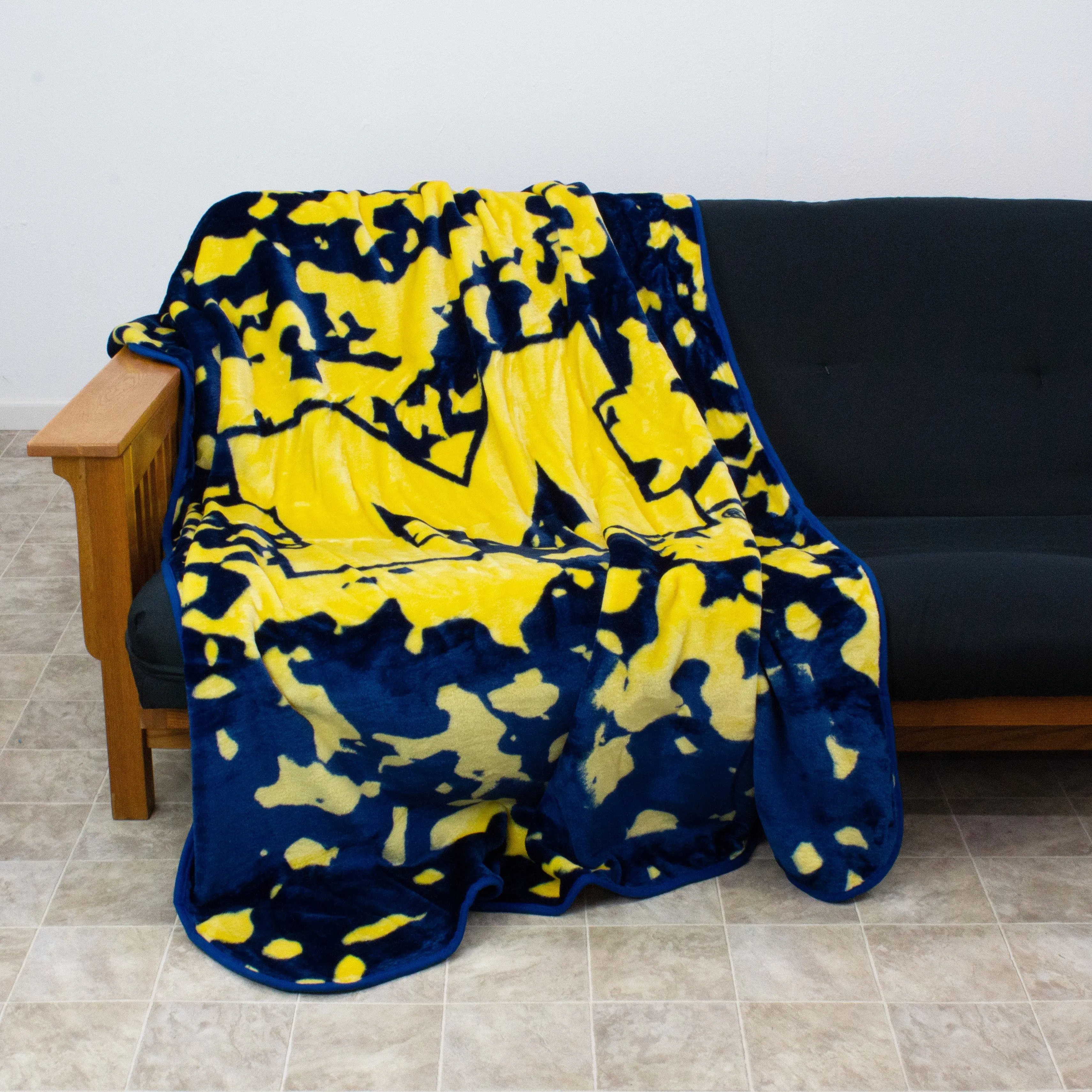 Michigan Wolverines Plush Throw Blanket, Bedspread, 86" x 63"