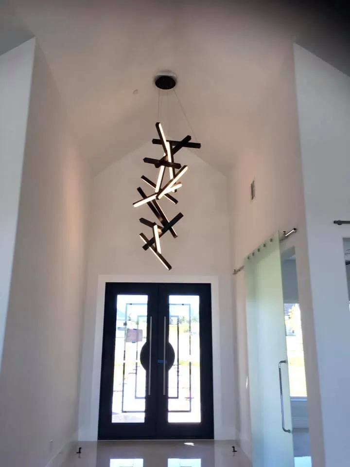 Modern Vertical Geometric Aluminum Pendant for Staircase/Foyer/High-ceiling