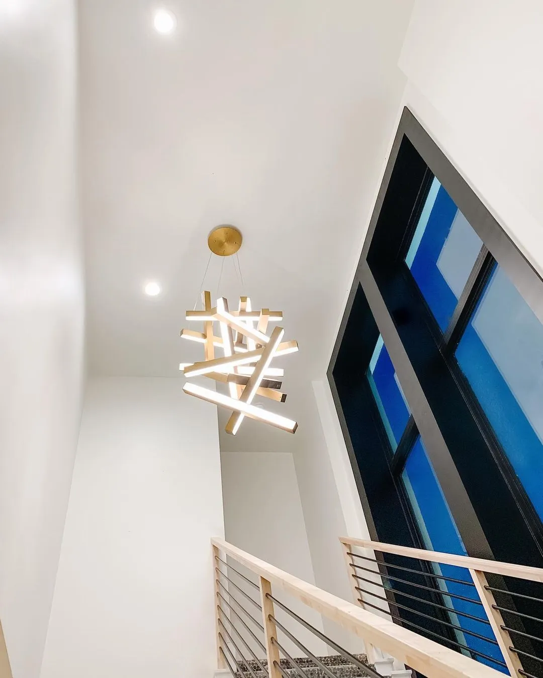 Modern Vertical Geometric Aluminum Pendant for Staircase/Foyer/High-ceiling