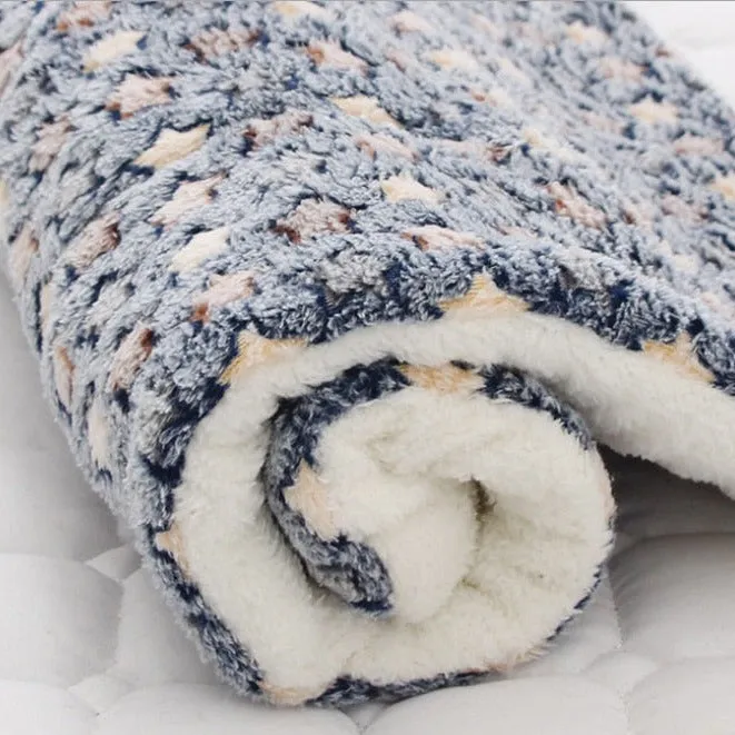 Soft Flannel Fleece Padded Pet Bed - Cozy Blanket for Dogs, Cat, Pets