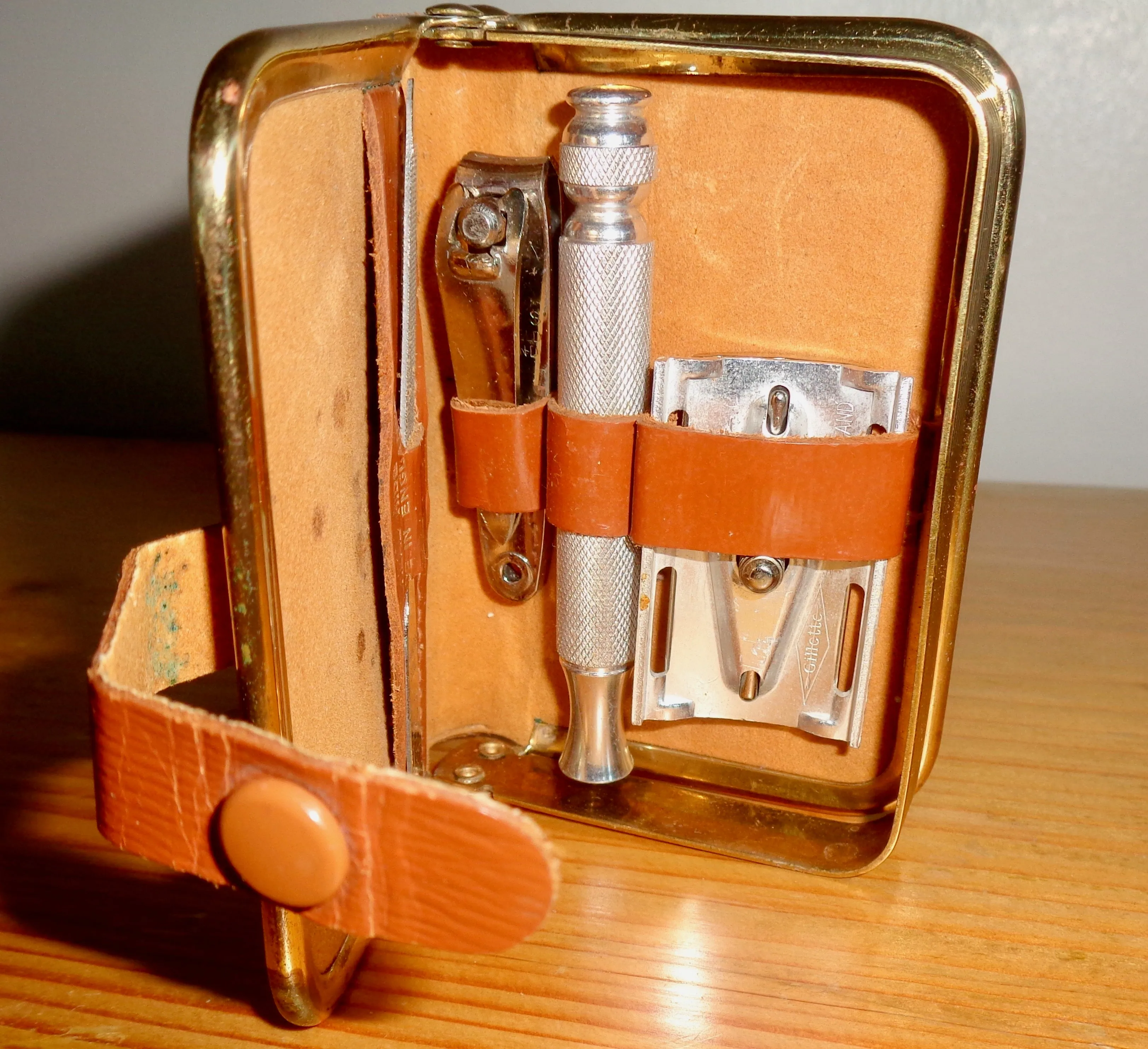 Vintage Mini Travel Grooming Kit Including A Stainless Steel Gillette Wet Razor